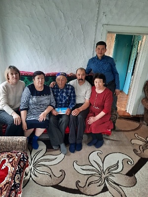 В Нагайбакском районе поздравили труженика тыла