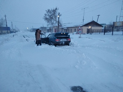 В Нагайбакском районе продолжают вытаскивать людей из снежного плена
