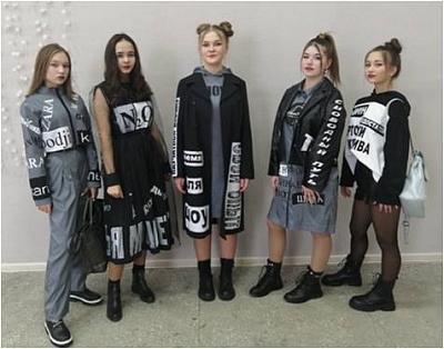 На сцене – модники и модницы