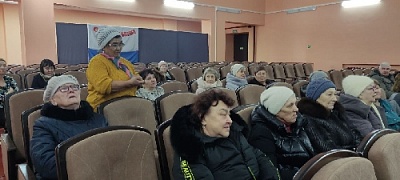 Жители Гумбейского переживают за лес