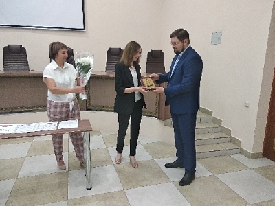 Вручены Благодарности губернатора и Законодательного Собрания