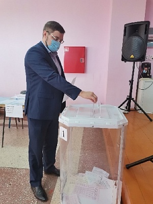 Глава Нагайбакского района принял участие в выборах 