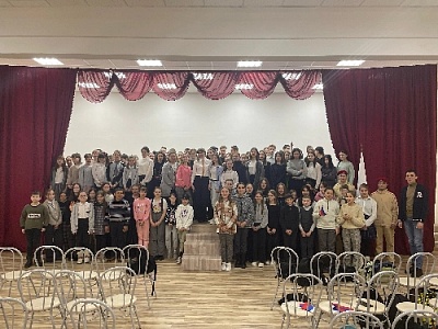 Активной школьной жизни, мечтать и побеждать