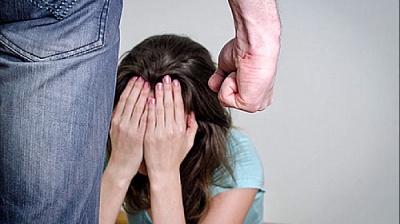 Бьёт, значит любит?