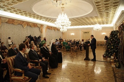 Алексей Текслер наградил лауреатов премии губернатора в сфере государственной национальной политики за 2021 год