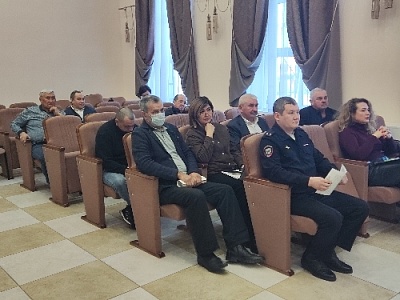 Заслушали отчёты о преступности и ремонтах дорог