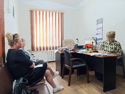 Обязывают оформлять работников