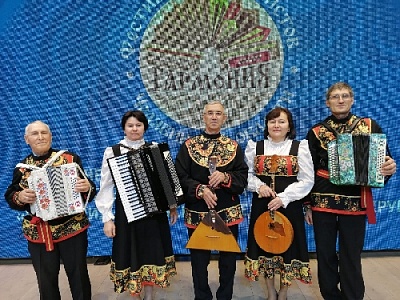 Сохраняя самобытное творчество