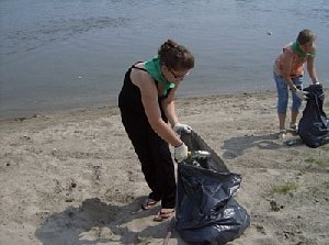 Приведём в порядок детский пляж!