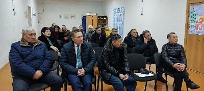 Сохранить клуб, найти фельдшера 