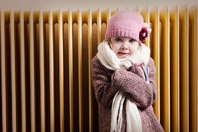 Потеплеть уже должно в детских садах, больницах и школах
