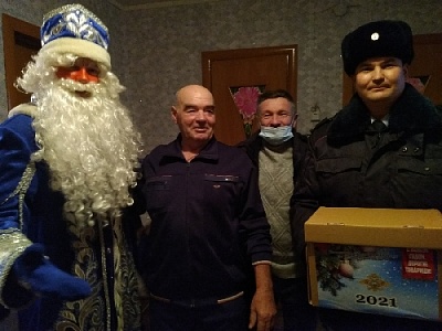 Правоохранители поздравили своих ветеранов