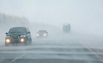 Будьте осторожны на дорогах! А лучше - сидите дома!