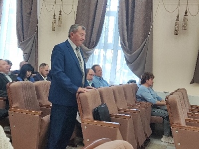 Устраняют аварии, меняют освещение