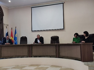 Провести спецоценку условий труда