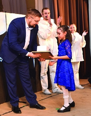 Для детей Нагайбакского района проведена рождественская губернаторская ёлка 