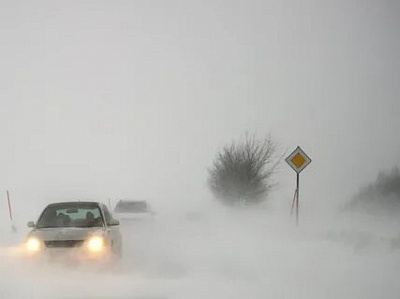На дороге застревали машины