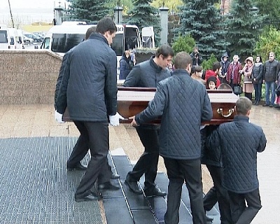 В Челябинске простились с погибшим в Керчи студентом