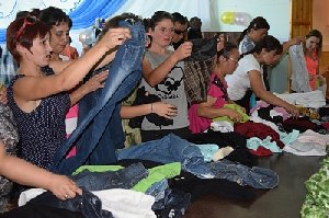 Помогли собрать детей в школу