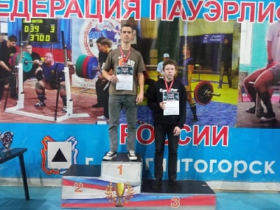 Завоевав первый взрослый спортивный разряд!