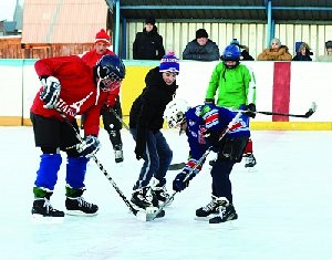 В Нагайбакском районе погоняли шайбу