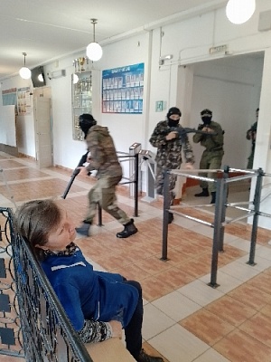 В Нагайбакском районе отрепетировали действия при вооружённом нападении на школу