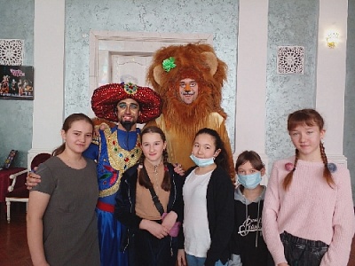 Африканское племя и джинн с гаремом