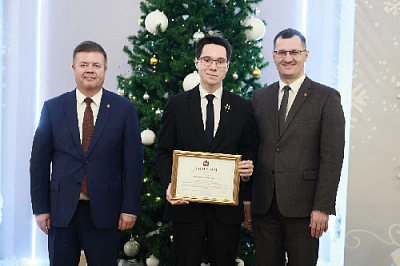 Денис Тихонов награждён премией губернатора 