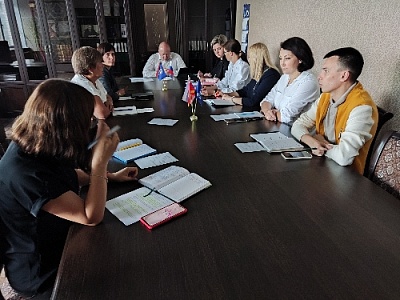 Решили помочь малообеспеченным собрать детей в школу