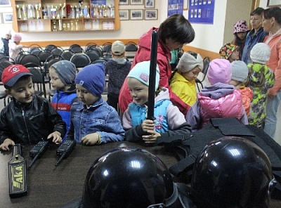 Фершампенуазские дошколята побывали на экскурсии в полиции