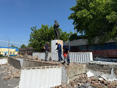 Ленин с площади уедет. Временно!