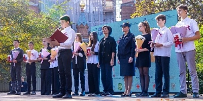 Ирина Текслер вручила паспорта нагайбакским школьникам