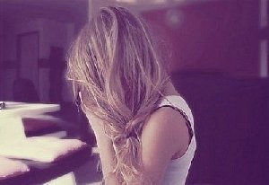 Изнасиловал и снял  на телефон