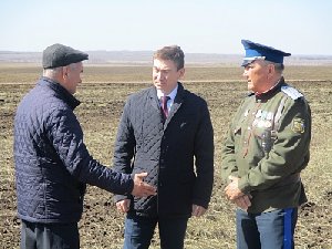 Пришла пора пахать землю, сеять хлеб