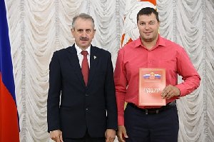 Борец из Нагайбакского района награждён за спортивные достижения