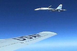 Зачем американские военные самолёты летают у границ России?