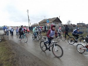 Жители Нагайбакского района пробежали 1945 метров в честь Победы