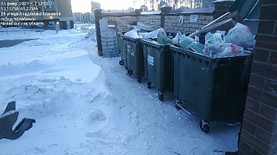 Из-за заносов не могут вывезти мусор