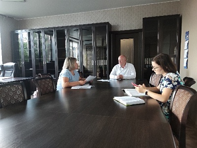 Провести водопровод и помочь оформить землю