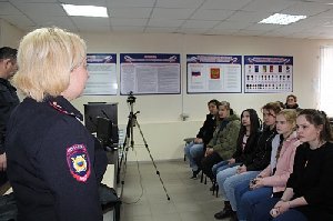 О чём полицейские беседовали с учениками Куликовской школы?