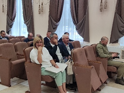 Депутат хочет сложить свои полномочия!